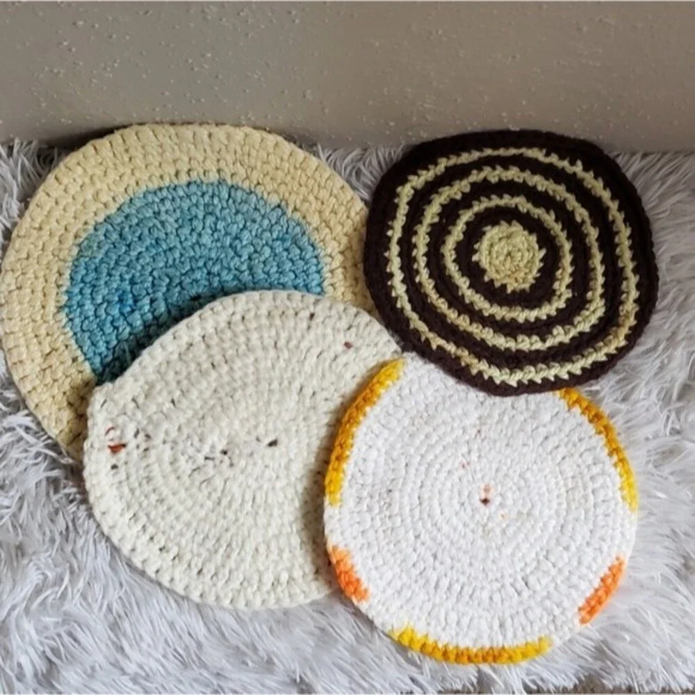 A alot of 4 handmade Crocheted vintage retro Hot Pads Potholders